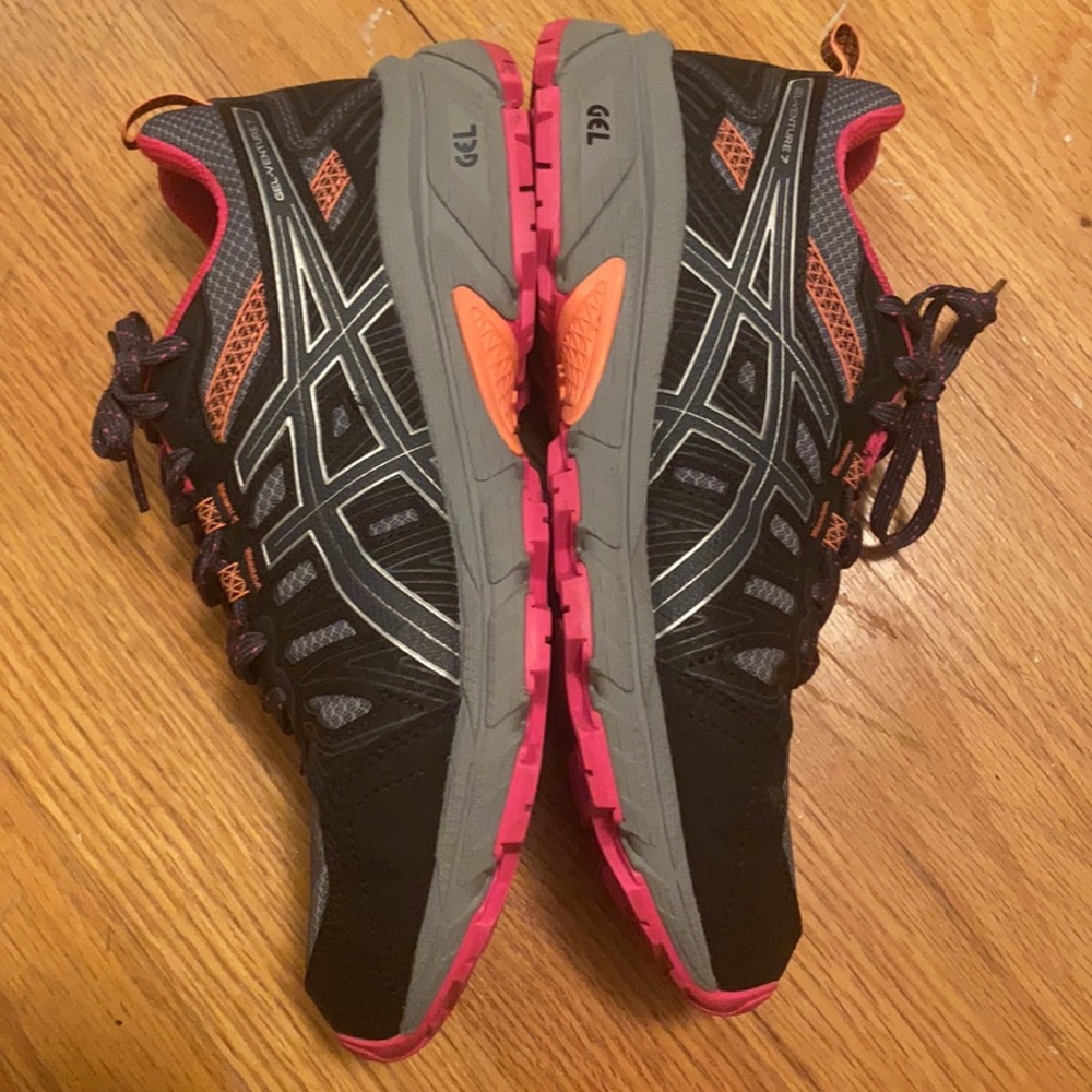 ASICS - Picture 4 of 5